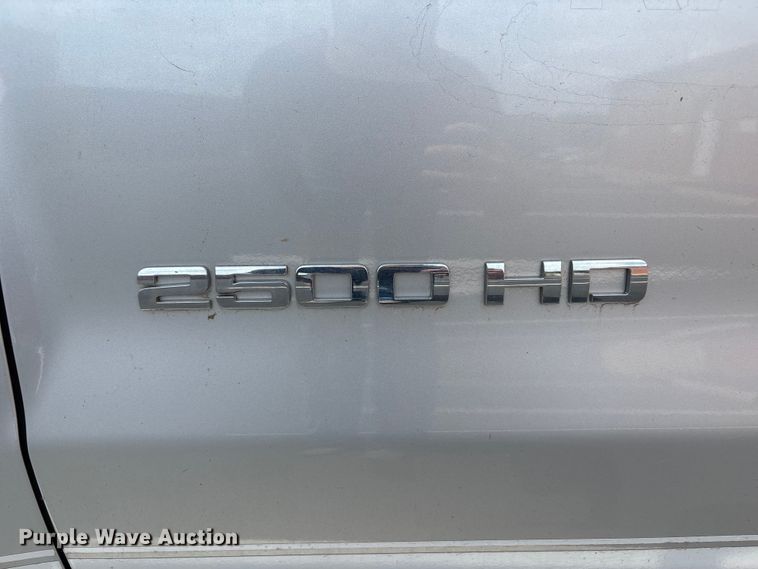 image for item FH7156 2015 Chevrolet Silverado 2500HD Crew Cab pickup truck