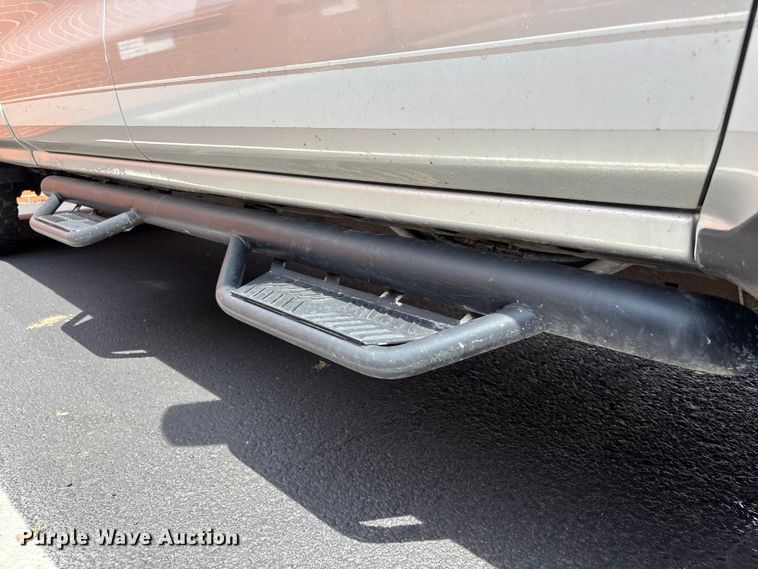 image for item FH7156 2015 Chevrolet Silverado 2500HD Crew Cab pickup truck
