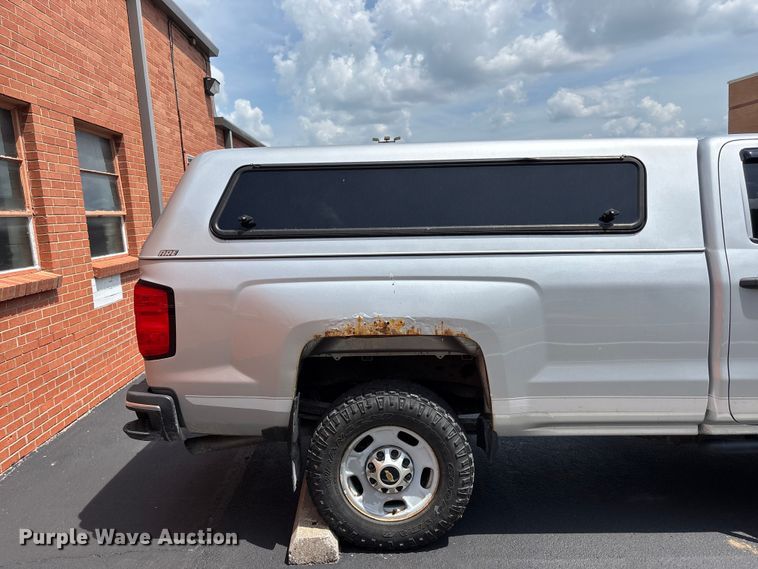 image for item FH7156 2015 Chevrolet Silverado 2500HD Crew Cab pickup truck