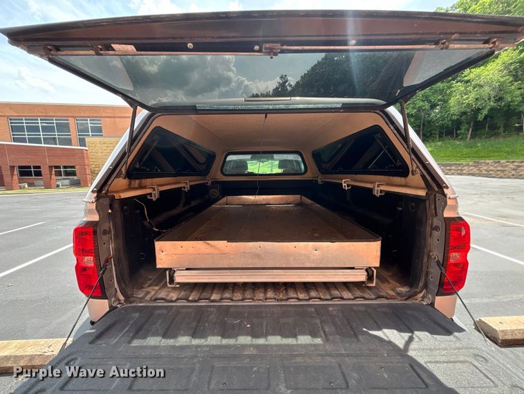 image for item FH7156 2015 Chevrolet Silverado 2500HD Crew Cab pickup truck