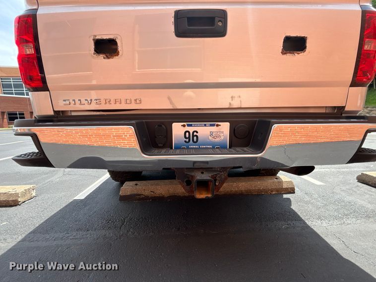 image for item FH7156 2015 Chevrolet Silverado 2500HD Crew Cab pickup truck