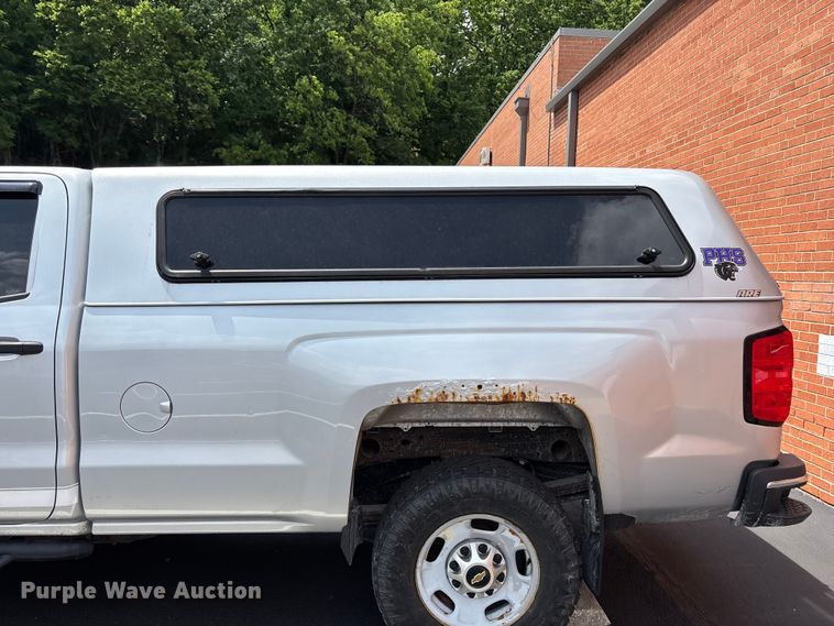 image for item FH7156 2015 Chevrolet Silverado 2500HD Crew Cab pickup truck