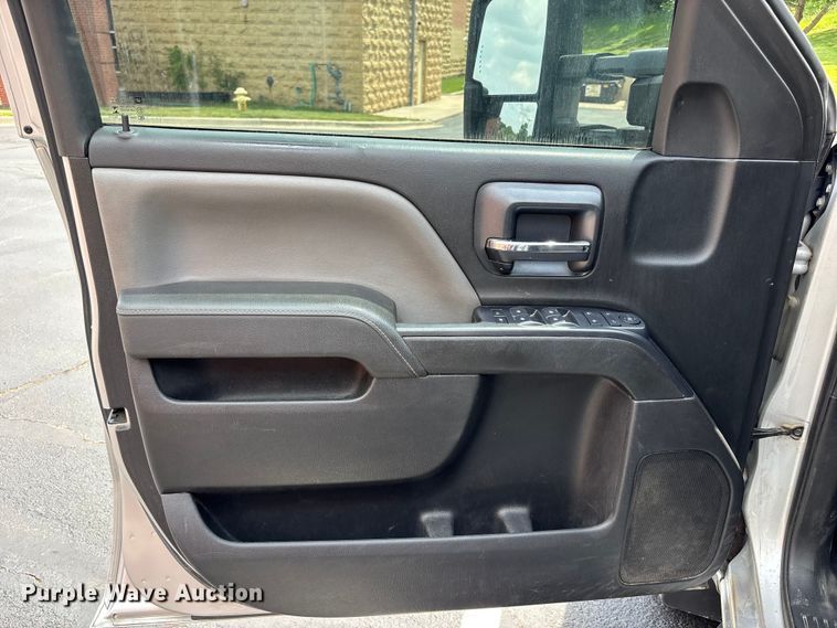 image for item FH7156 2015 Chevrolet Silverado 2500HD Crew Cab pickup truck