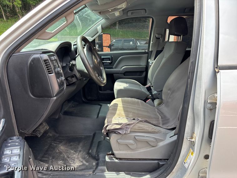 image for item FH7156 2015 Chevrolet Silverado 2500HD Crew Cab pickup truck