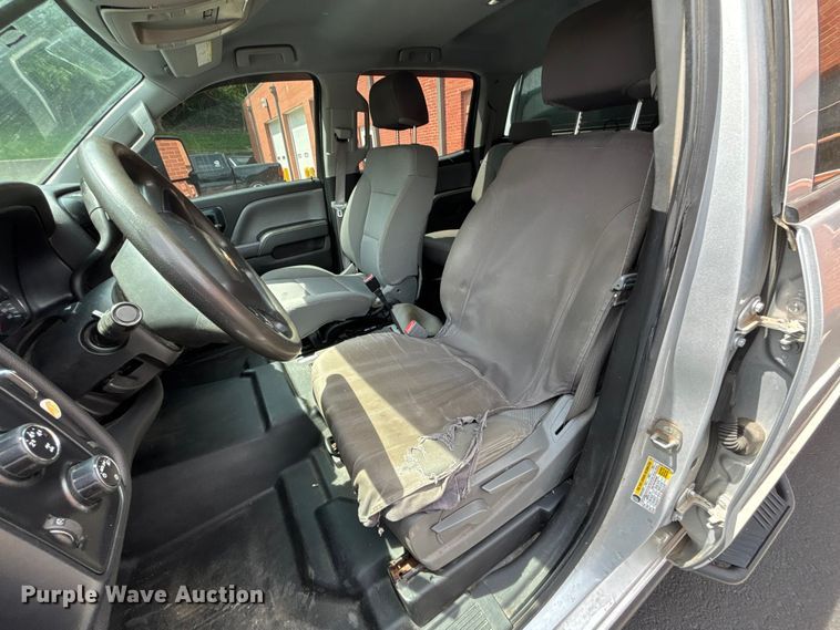 image for item FH7156 2015 Chevrolet Silverado 2500HD Crew Cab pickup truck