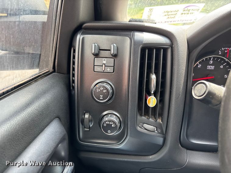 image for item FH7156 2015 Chevrolet Silverado 2500HD Crew Cab pickup truck