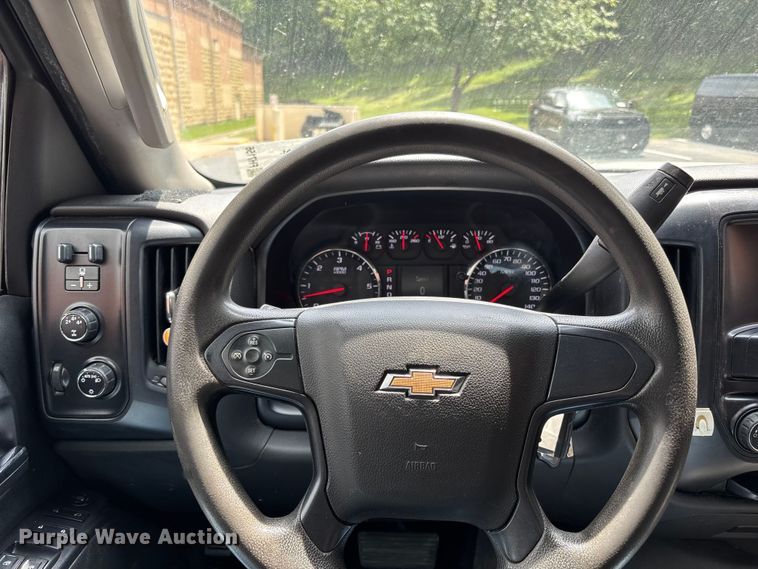 image for item FH7156 2015 Chevrolet Silverado 2500HD Crew Cab pickup truck