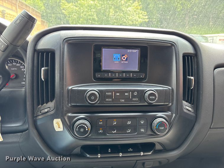 image for item FH7156 2015 Chevrolet Silverado 2500HD Crew Cab pickup truck