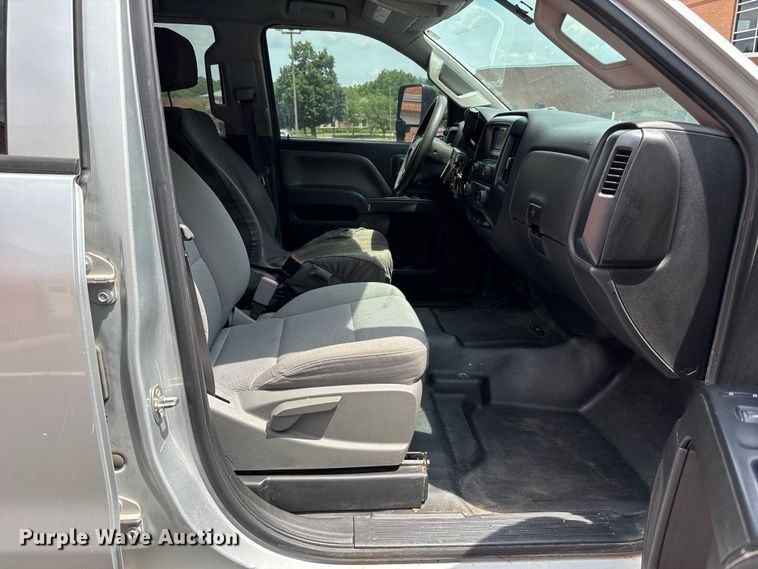 image for item FH7156 2015 Chevrolet Silverado 2500HD Crew Cab pickup truck