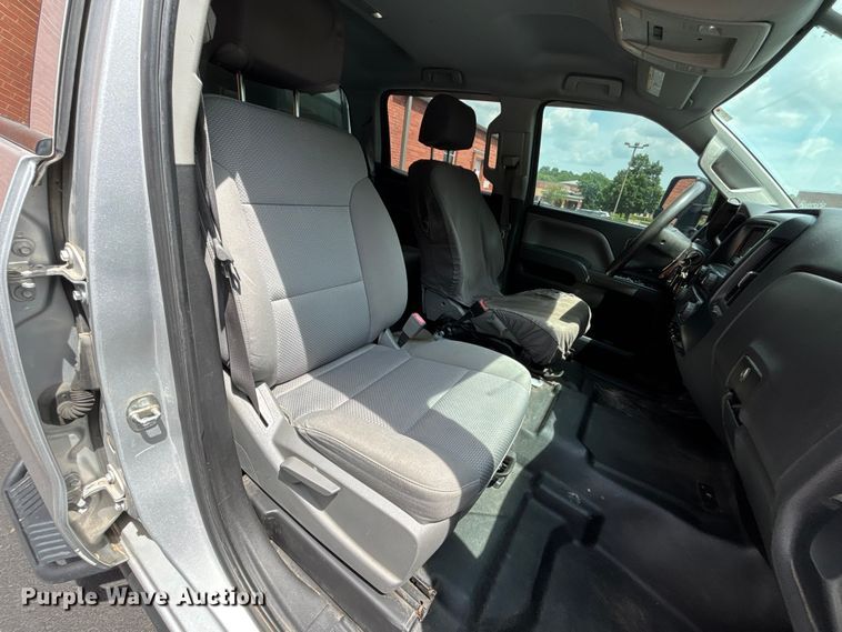 image for item FH7156 2015 Chevrolet Silverado 2500HD Crew Cab pickup truck