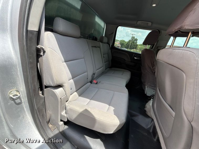 image for item FH7156 2015 Chevrolet Silverado 2500HD Crew Cab pickup truck