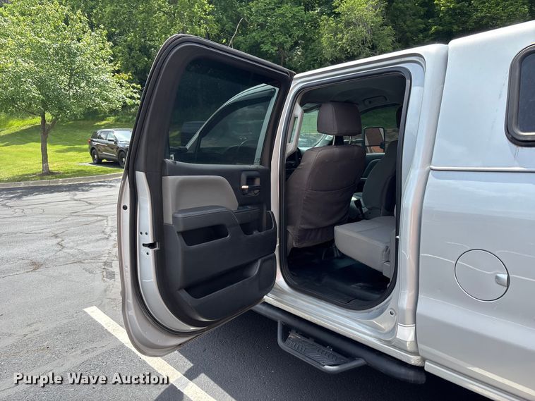 image for item FH7156 2015 Chevrolet Silverado 2500HD Crew Cab pickup truck
