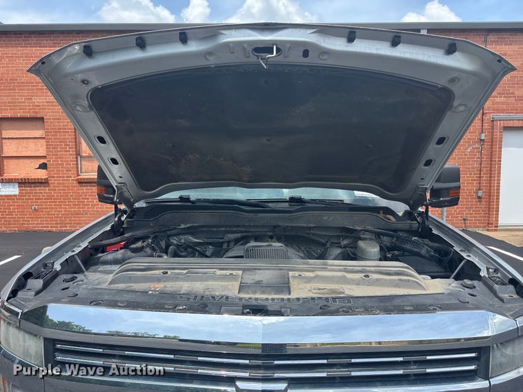 image for item FH7156 2015 Chevrolet Silverado 2500HD Crew Cab pickup truck