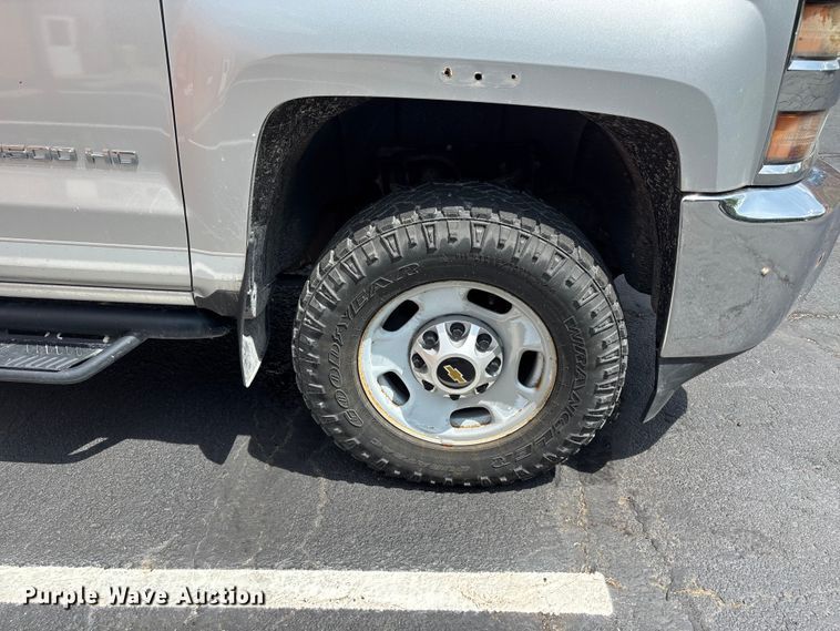 image for item FH7156 2015 Chevrolet Silverado 2500HD Crew Cab pickup truck