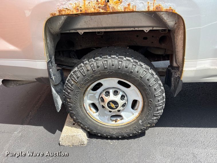 image for item FH7156 2015 Chevrolet Silverado 2500HD Crew Cab pickup truck