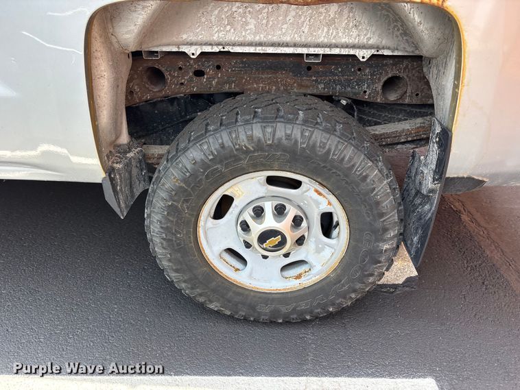 image for item FH7156 2015 Chevrolet Silverado 2500HD Crew Cab pickup truck