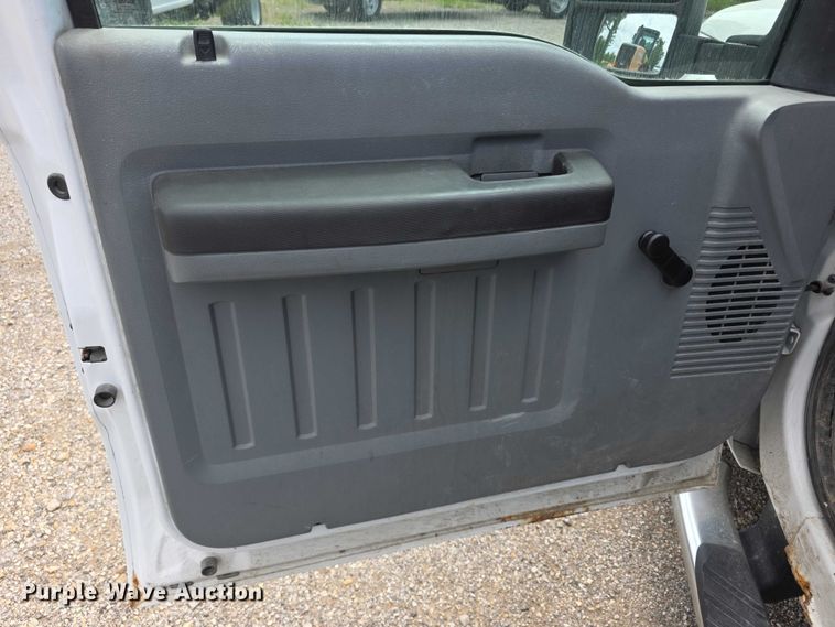 image for item FI0643 2012 Ford F350 Super Duty XL pickup truck