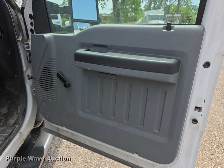 image for item FI0643 2012 Ford F350 Super Duty XL pickup truck