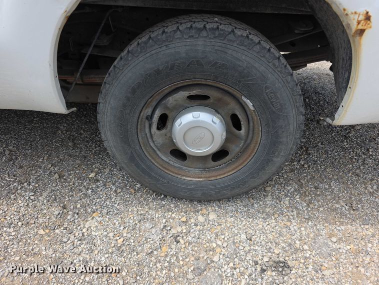 image for item FI0643 2012 Ford F350 Super Duty XL pickup truck