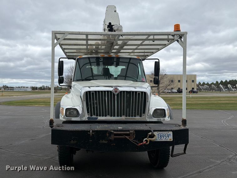 image for item FK0141 2005 International 7400 bucket truck