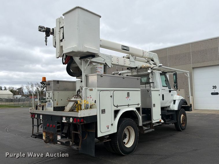 image for item FK0141 2005 International 7400 bucket truck