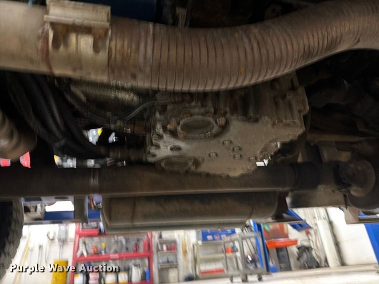 image for item FK0141 2005 International 7400 bucket truck