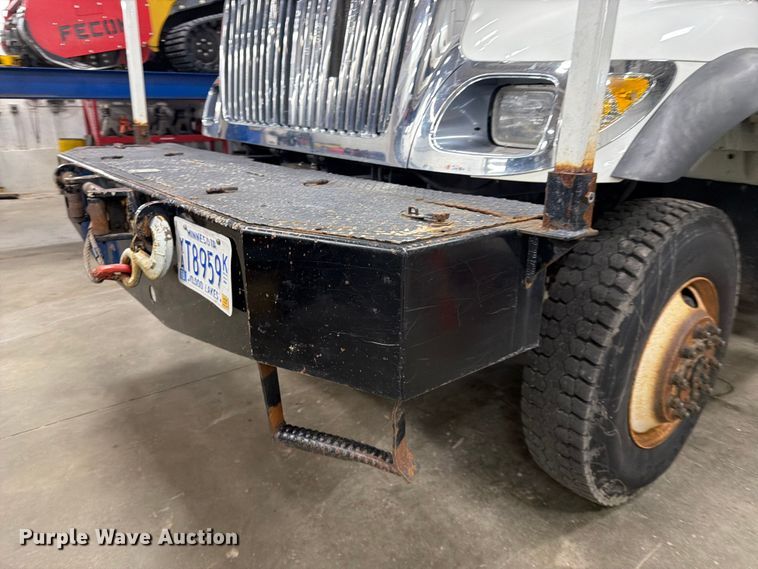 image for item FK0141 2005 International 7400 bucket truck