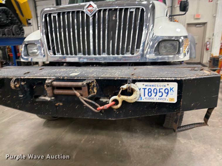 image for item FK0141 2005 International 7400 bucket truck