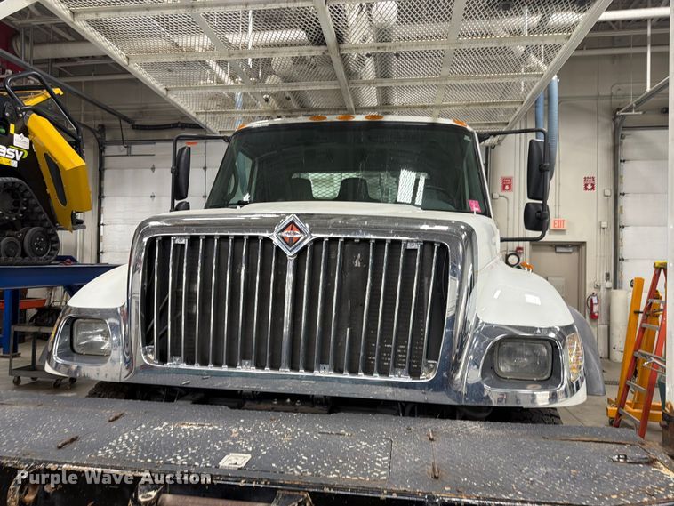 image for item FK0141 2005 International 7400 bucket truck