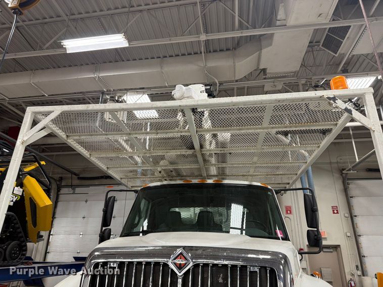 image for item FK0141 2005 International 7400 bucket truck