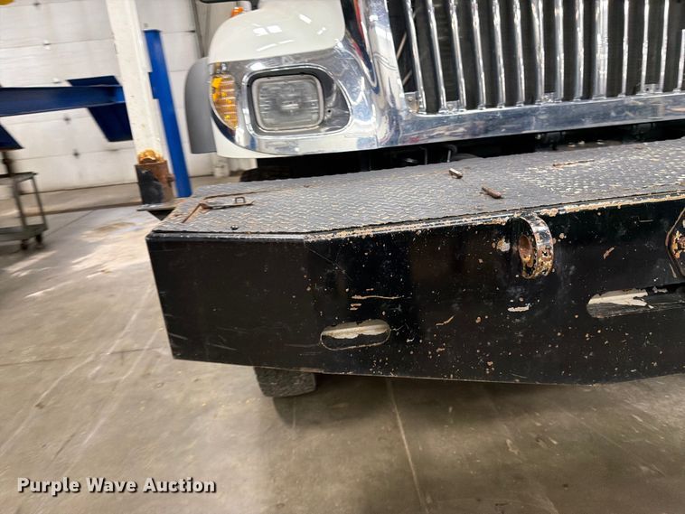 image for item FK0141 2005 International 7400 bucket truck