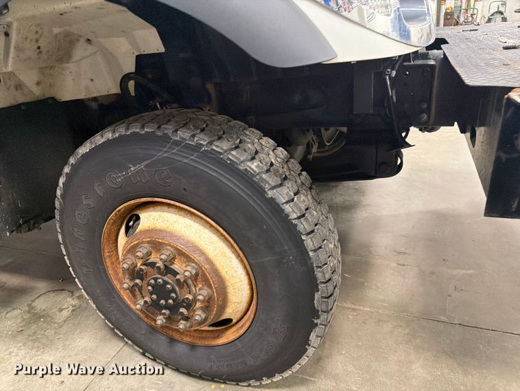 image for item FK0141 2005 International 7400 bucket truck
