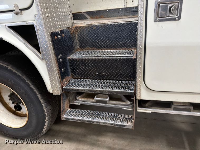 image for item FK0141 2005 International 7400 bucket truck