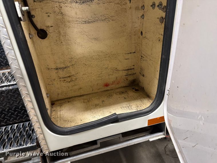 image for item FK0141 2005 International 7400 bucket truck