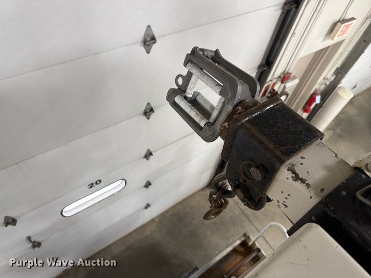 image for item FK0141 2005 International 7400 bucket truck