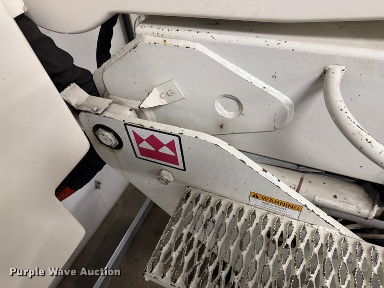 image for item FK0141 2005 International 7400 bucket truck