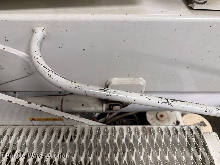 image for item FK0141 2005 International 7400 bucket truck