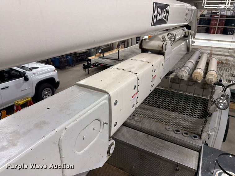 image for item FK0141 2005 International 7400 bucket truck