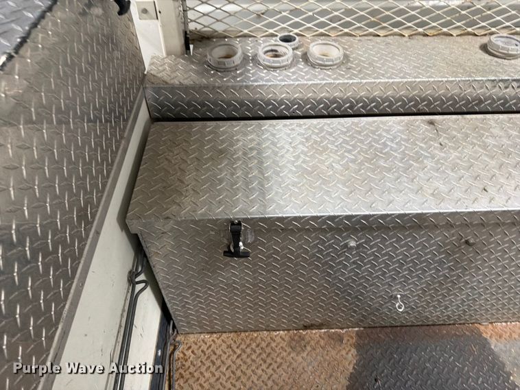 image for item FK0141 2005 International 7400 bucket truck