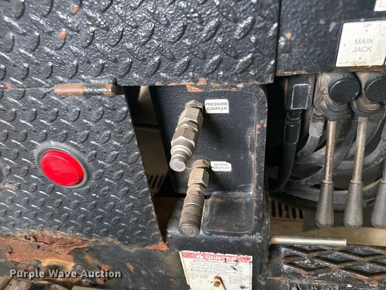 image for item FK0141 2005 International 7400 bucket truck