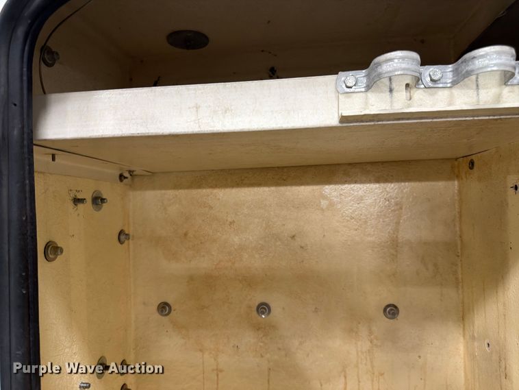 image for item FK0141 2005 International 7400 bucket truck