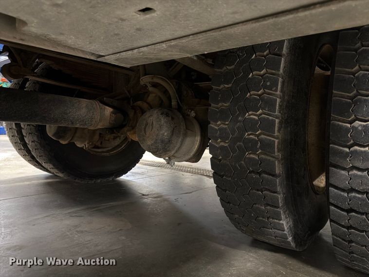 image for item FK0141 2005 International 7400 bucket truck