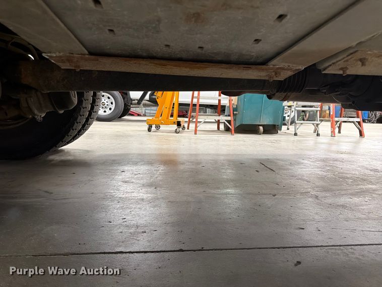 image for item FK0141 2005 International 7400 bucket truck