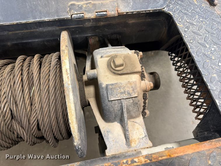 image for item FK0141 2005 International 7400 bucket truck