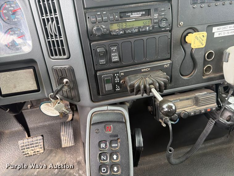 image for item FK0141 2005 International 7400 bucket truck