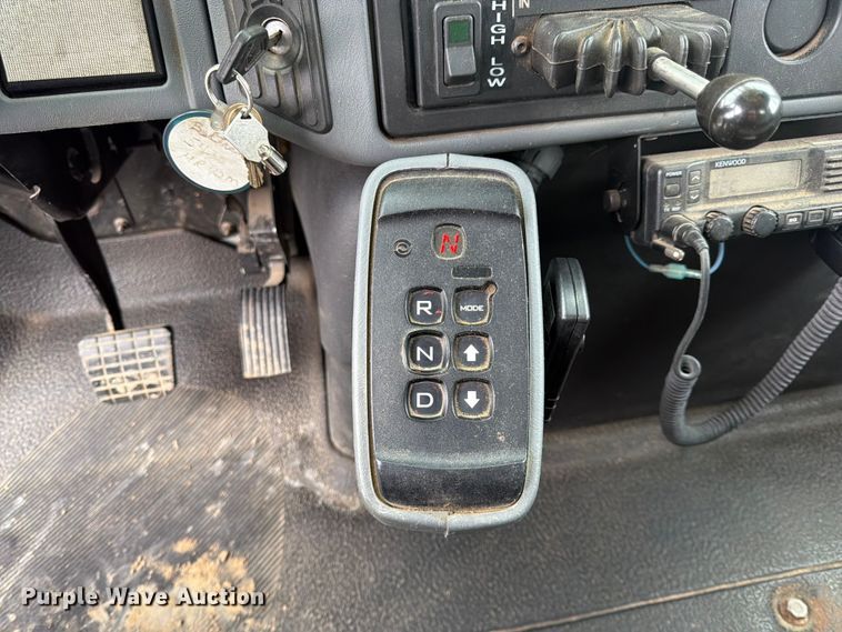 image for item FK0141 2005 International 7400 bucket truck