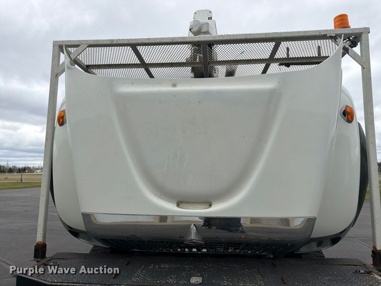 image for item FK0141 2005 International 7400 bucket truck