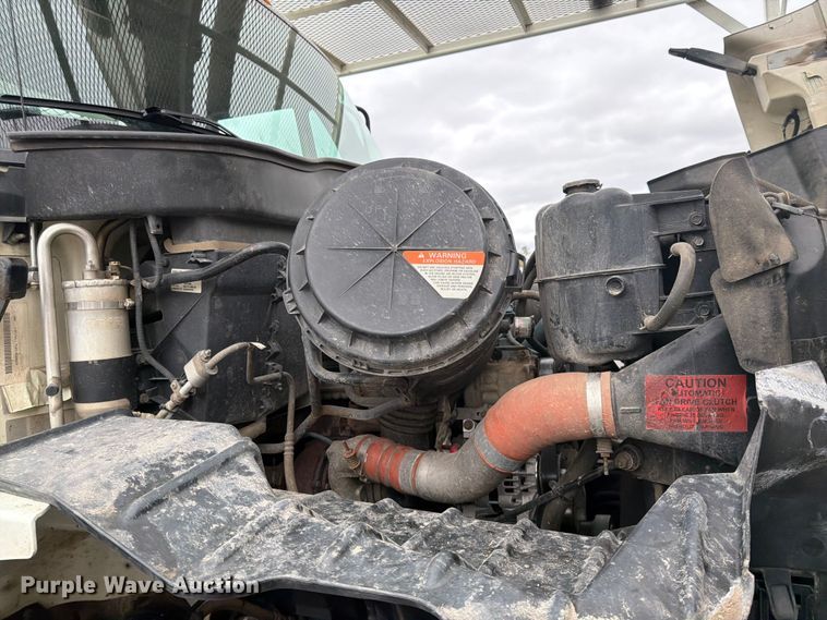 image for item FK0141 2005 International 7400 bucket truck