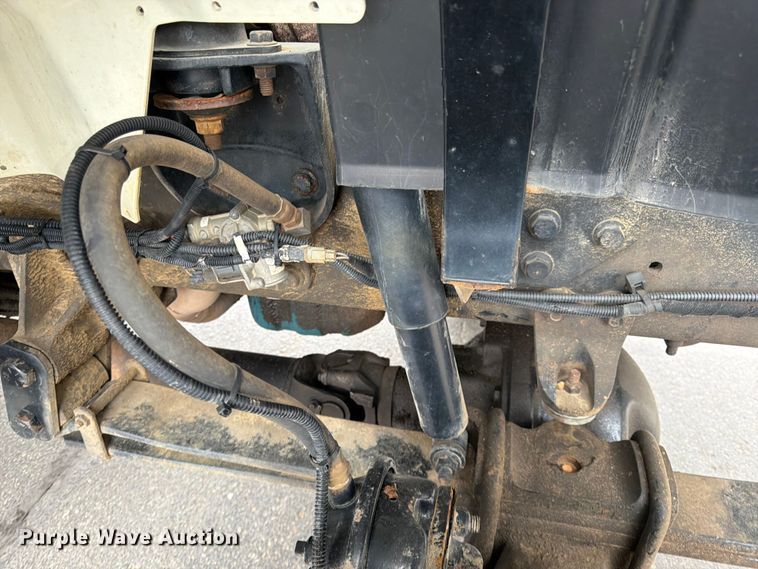 image for item FK0141 2005 International 7400 bucket truck