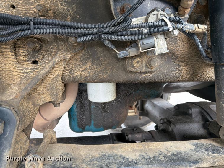 image for item FK0141 2005 International 7400 bucket truck